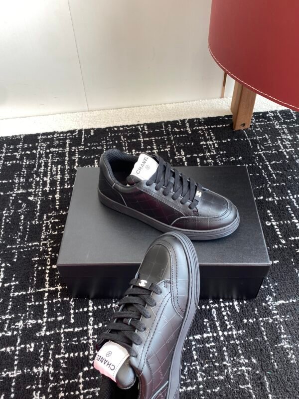 Chanel sneaker 2025072212