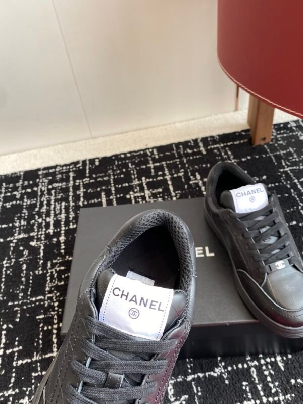 Chanel sneaker 2025072212