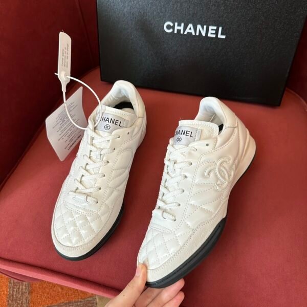 Chanel sneaker 2025072250