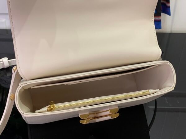 LV Twist MM Epi Leather