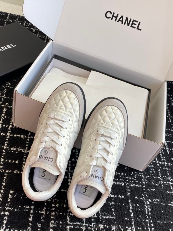 Chanel sneaker 2025072217