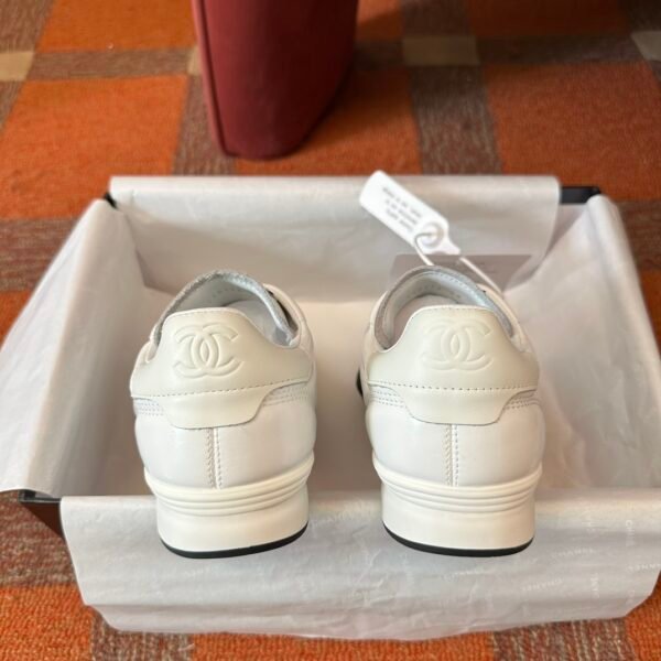 Chanel sneaker 2025072250