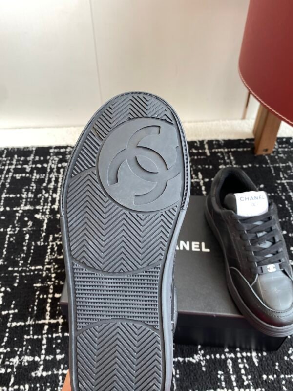 Chanel sneaker 2025072212