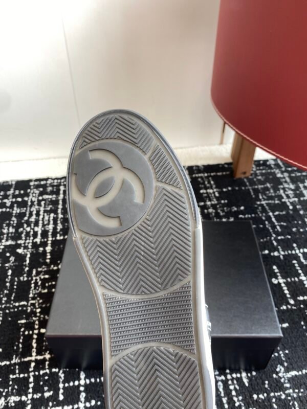 Chanel sneaker 2025072213