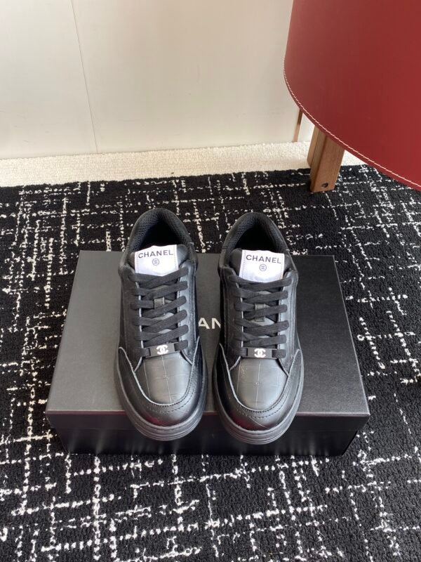 Chanel sneaker 2025072212