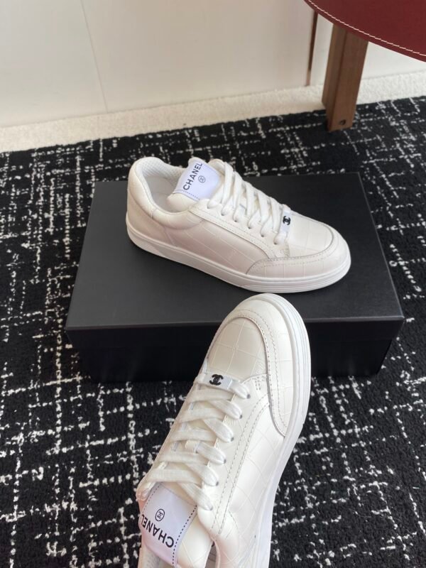 Chanel sneaker 2025072211