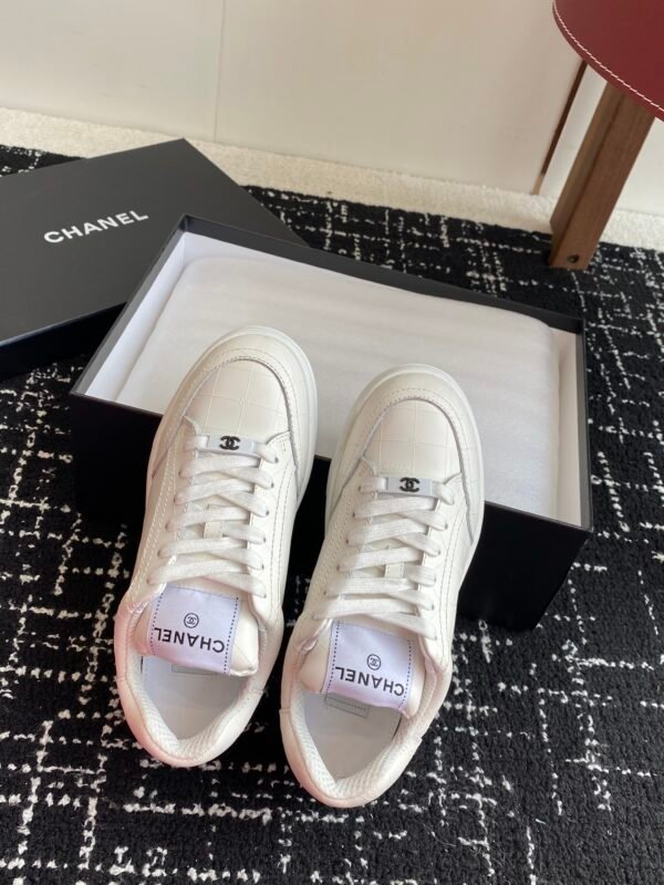 Chanel sneaker 2025072211