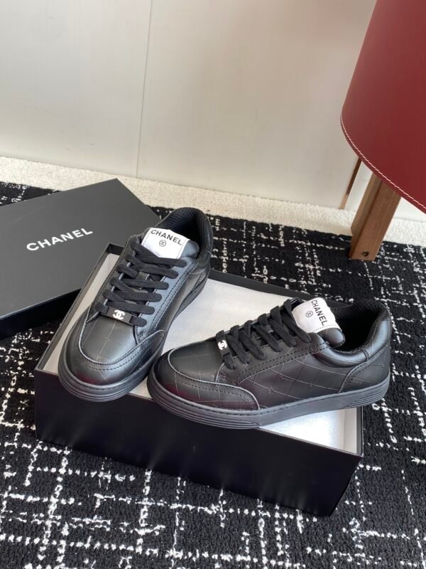 Chanel sneaker 2025072212