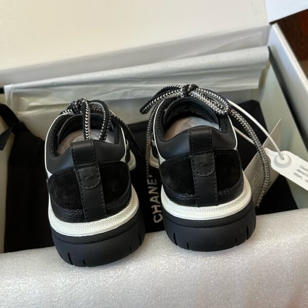 Chanel sneaker 2025072220