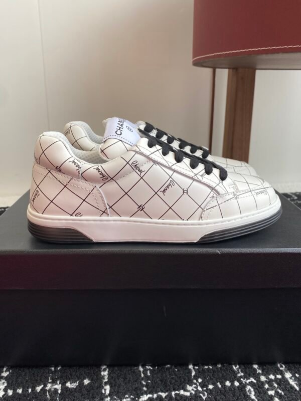 Chanel sneaker 2025072214