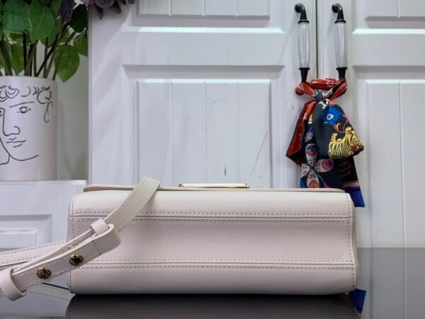 LV Twist MM Epi Leather