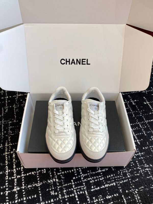 Chanel sneaker 2025072217