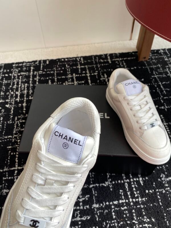 Chanel sneaker 2025072211