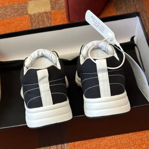 Chanel sneaker 2025072225