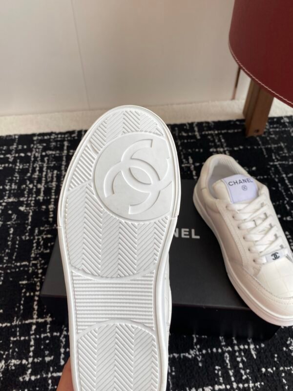 Chanel sneaker 2025072211