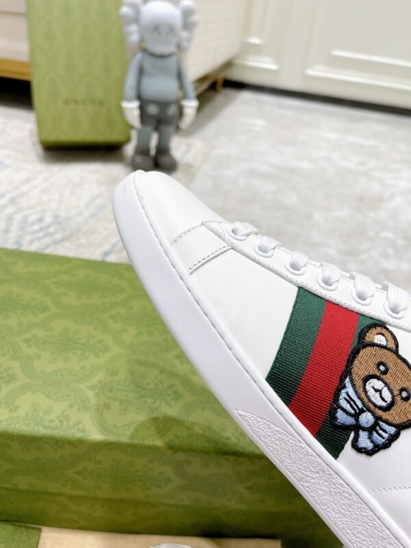 Gucci sneaker 2025072101