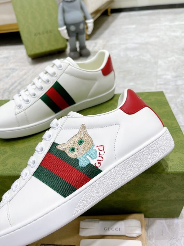Gucci sneaker 2025072102