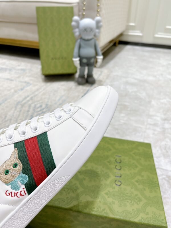 Gucci sneaker 2025072102