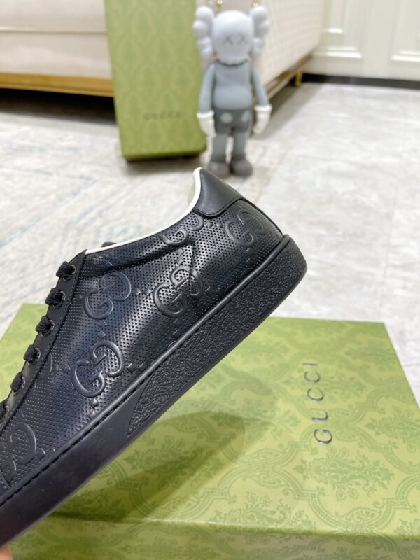Gucci sneaker 2025072111