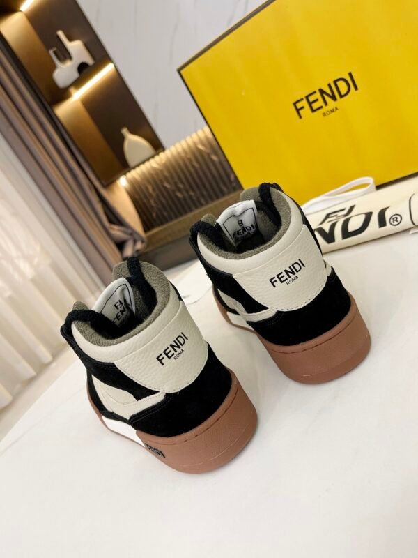 Fendi sneaker 2025072113