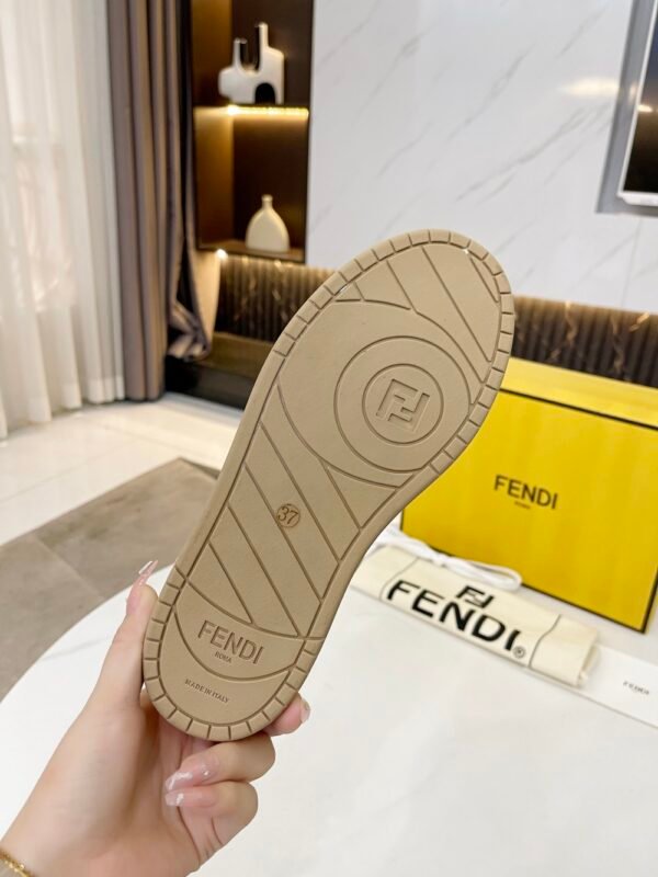 Fendi sneaker 2025072114
