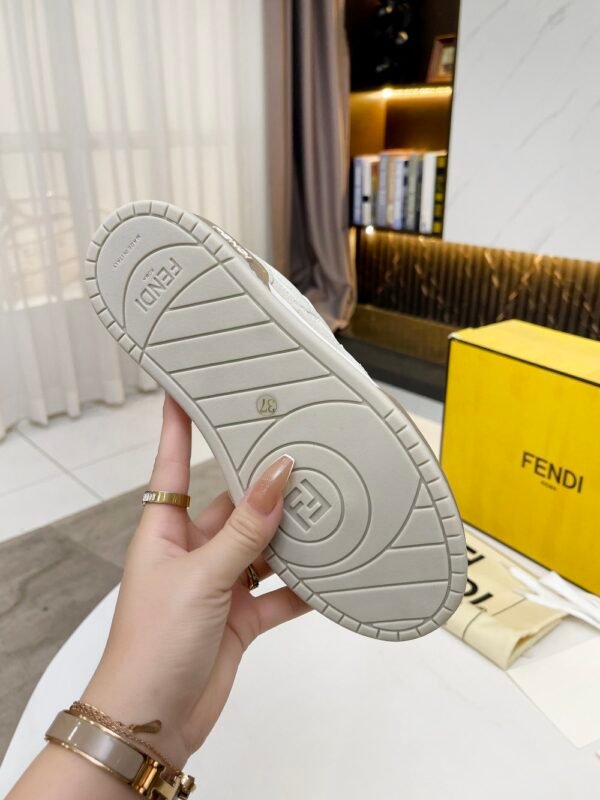 Fendi sneaker 2025072124