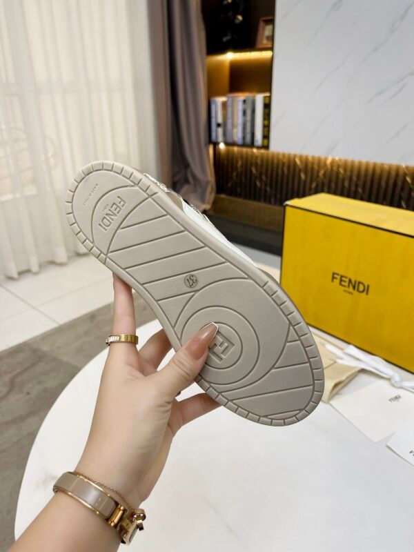 Fendi sneaker 2025072126