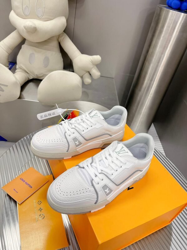 Louis Vuiton sneaker 2025072176