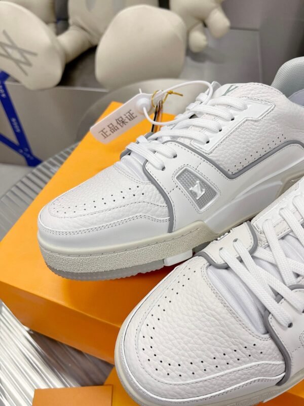 Louis Vuiton sneaker 2025072176