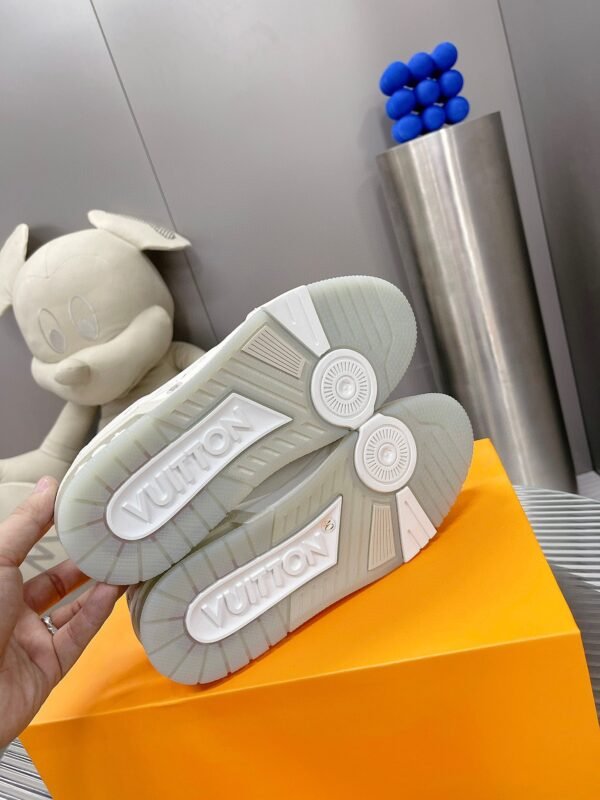 Louis Vuiton sneaker 2025072176
