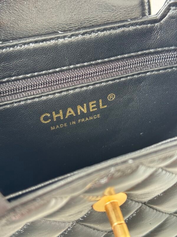 Chanel MM Kelly Shopper Black Handle Bags