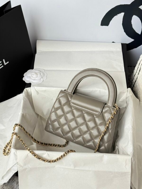 Chanel MM Kelly Shopper Light Gray Handle Bags