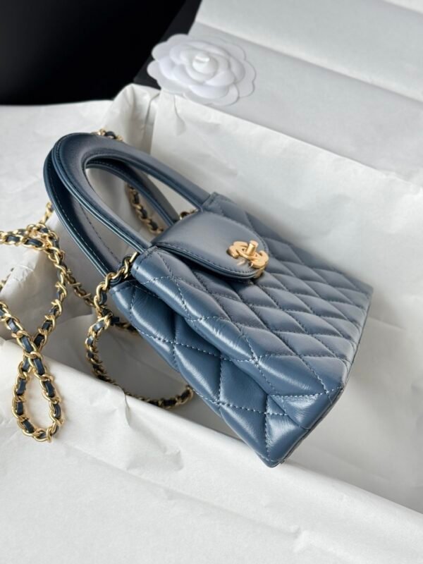 Chanel MM Kelly Shopper Blue Shiny Handle Bags