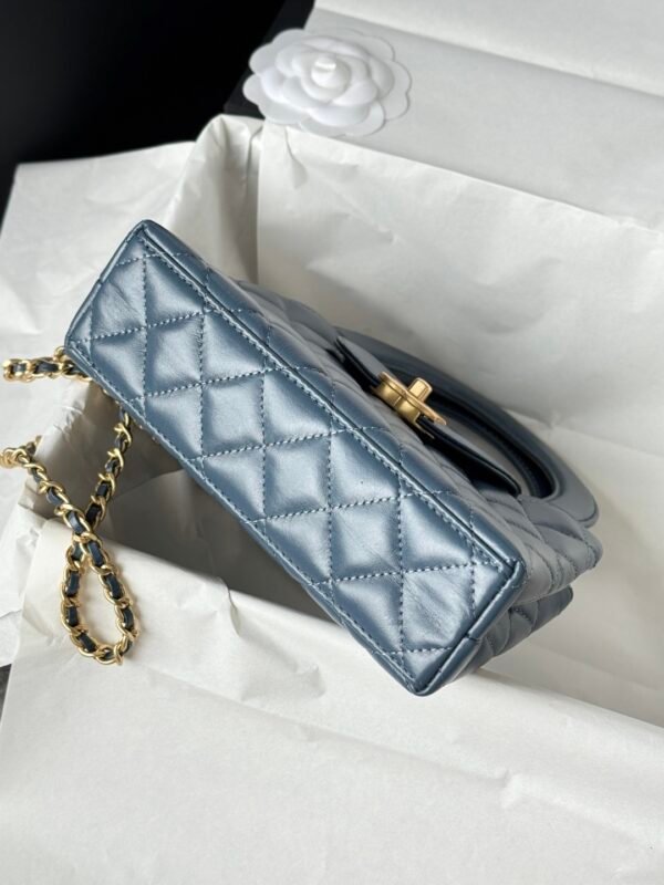 Chanel MM Kelly Shopper Blue Shiny Handle Bags