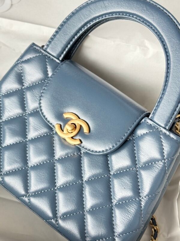 Chanel MM Kelly Shopper Blue Shiny Handle Bags