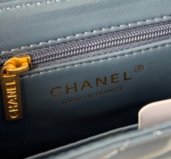 Chanel MM Kelly Shopper Blue Shiny Handle Bags