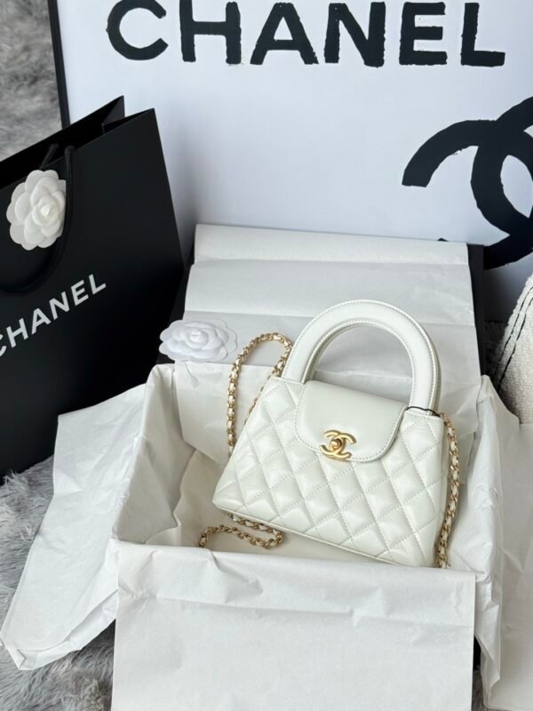 Chanel MM Kelly Shopper White Shiny Handle Bags