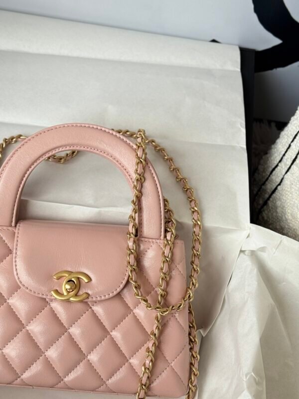 Chanel MM Kelly Shopper Light Pink Shiny Handle Bags