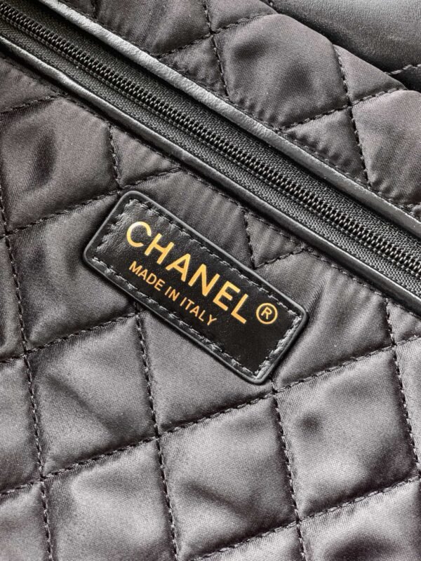 Chanel 22 Small Handbag, Shiny Calfskin & Gold-Tone Metal