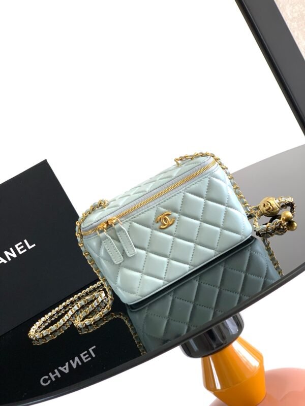 Chanel Metallic Green Lambskin Quilted Small CC Dynasty Vanity Case With Chain [Metal ball series]