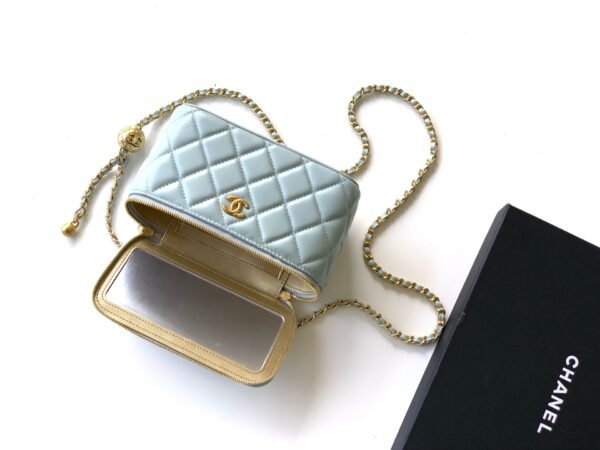 Chanel Metallic Green Lambskin Quilted Small CC Dynasty Vanity Case With Chain [Metal ball series]