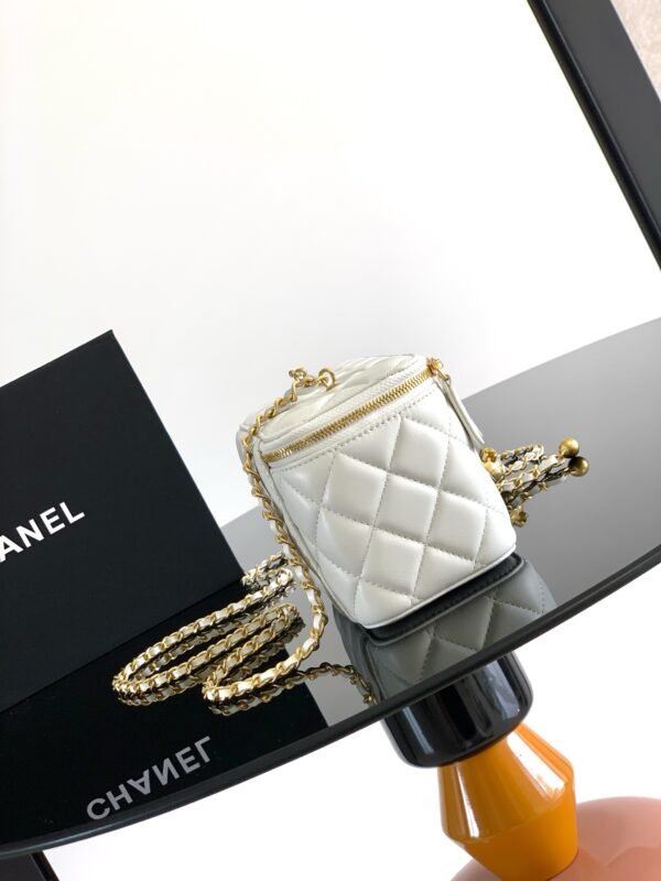 Chanel White Lambskin Quilted Small CC Dynasty Vanity Case With Chain [Metal ball series]