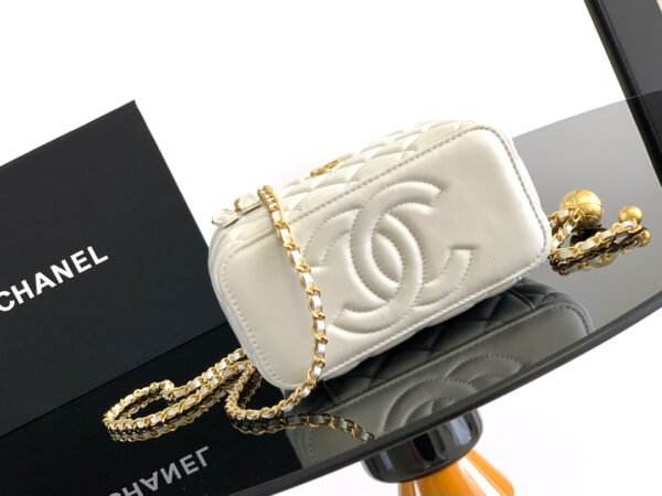 Chanel White Lambskin Quilted Small CC Dynasty Vanity Case With Chain [Metal ball series]