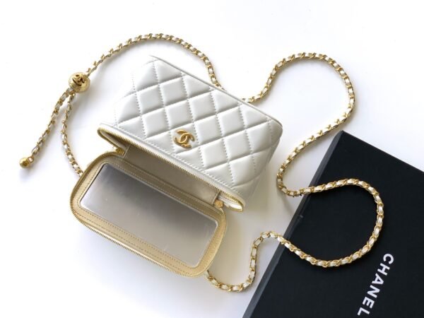 Chanel White Lambskin Quilted Small CC Dynasty Vanity Case With Chain [Metal ball series]