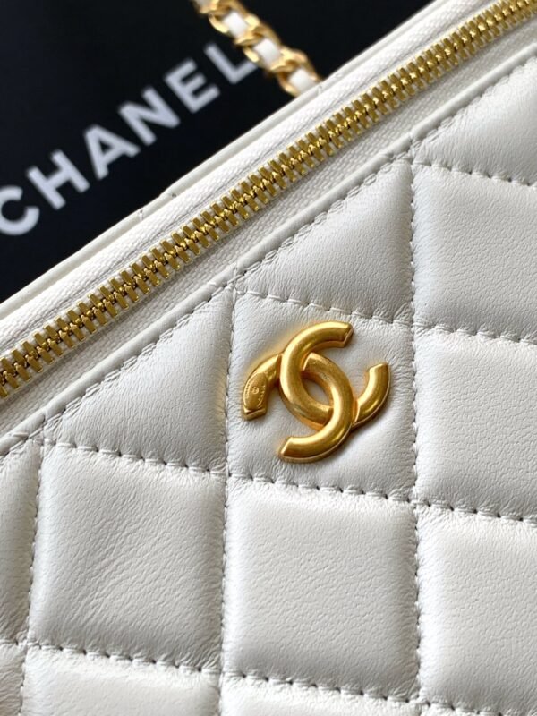 Chanel White Lambskin Quilted Small CC Dynasty Vanity Case With Chain [Metal ball series]