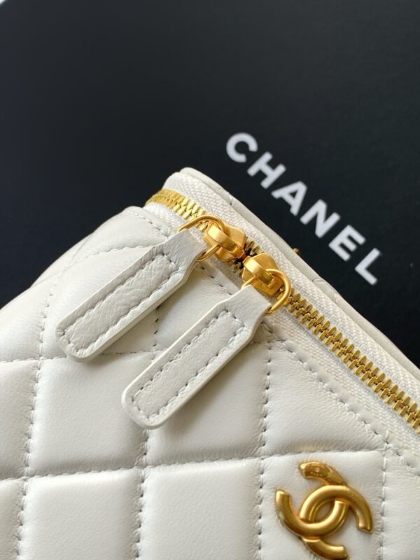 Chanel White Lambskin Quilted Small CC Dynasty Vanity Case With Chain [Metal ball series]