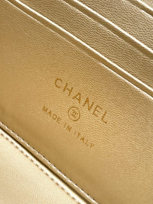 Chanel White Lambskin Quilted Small CC Dynasty Vanity Case With Chain [Metal ball series]
