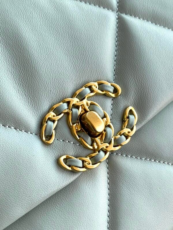 Chanel 19 Handbag Shiny Lambskin, Gold-Tone, Silver-Tone & Ruthenium-Finish Metal Green