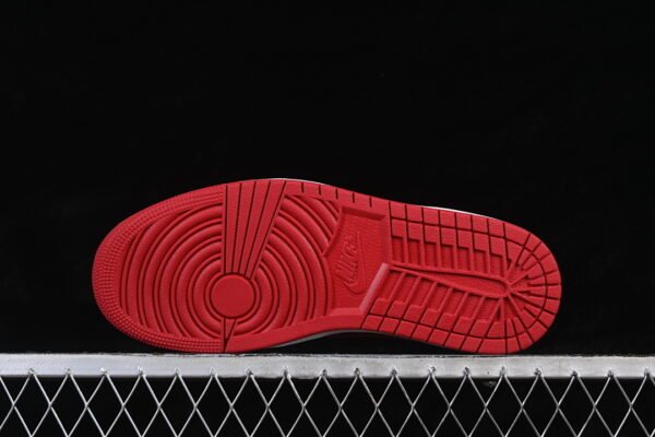 Jordan 1 Retro Low OG Banned IW6276-001