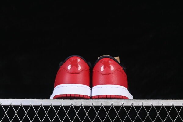 Jordan 1 Retro Low OG Banned IW6276-001